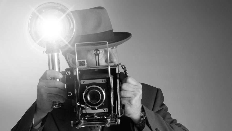 История фотовспышки. Прыжок в полтора века: от магниевого порошка до электроники