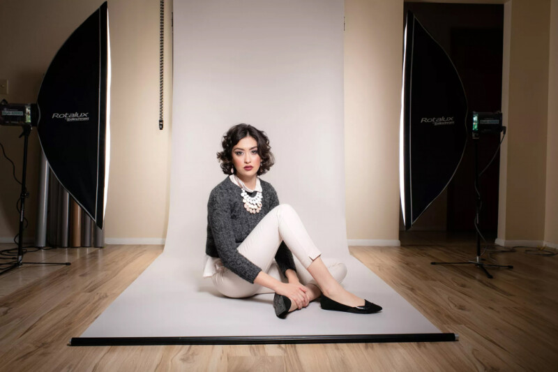 Как правильно выбирать серый фон для портретной фотосессии