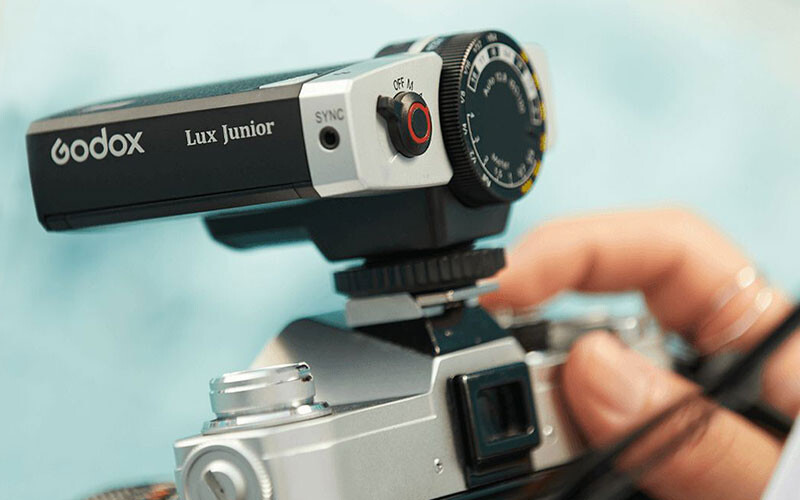 Godox Lux Junior - внешняя накамерная вспышка в ретростиле