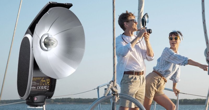 Накамерная вспышка Godox Lux Senior создает атмосферу ретро