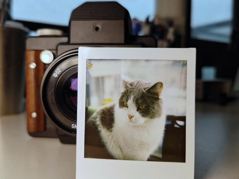 Nons SL645 — пленочная камера моментальной фотографии Instax со сменным объективом