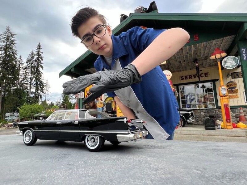 ​15-летний фотограф делает игрушечные машинки похожими на настоящие автомобили