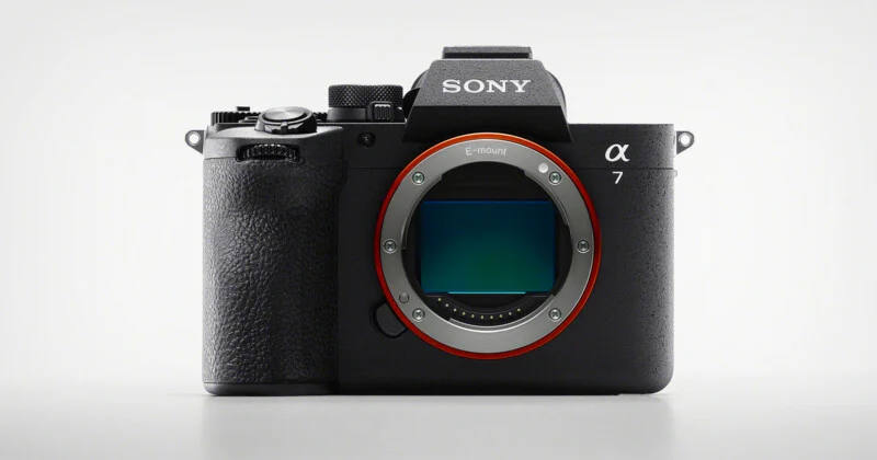 Sony A7 V: разбор возможностей камеры и сравнение с Canon EOS R6 Mark III