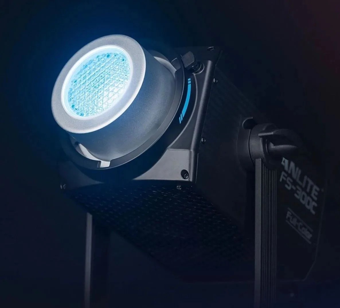 Осветитель Nanlite FS-300C