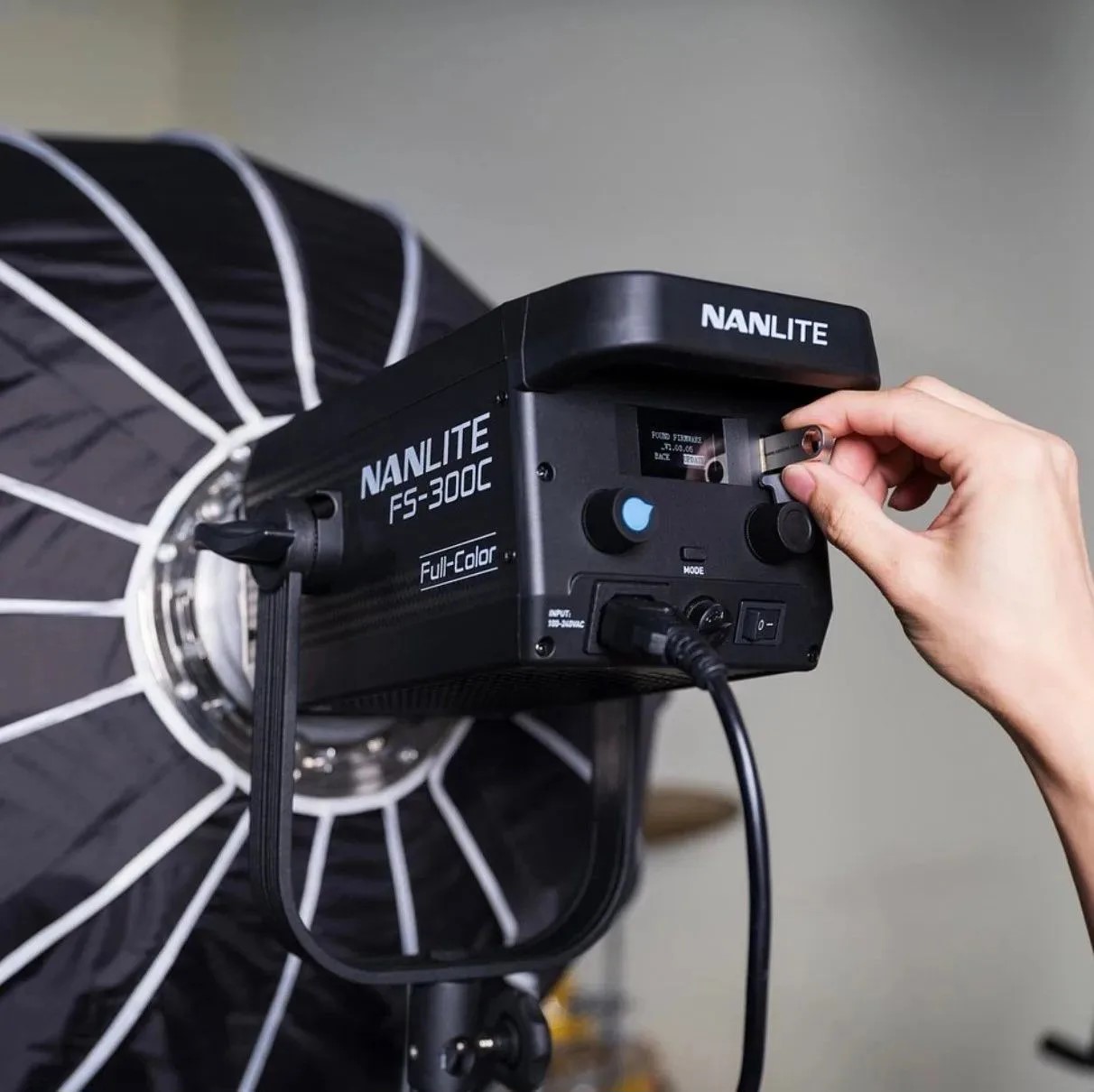 Осветитель Nanlite FS-300C