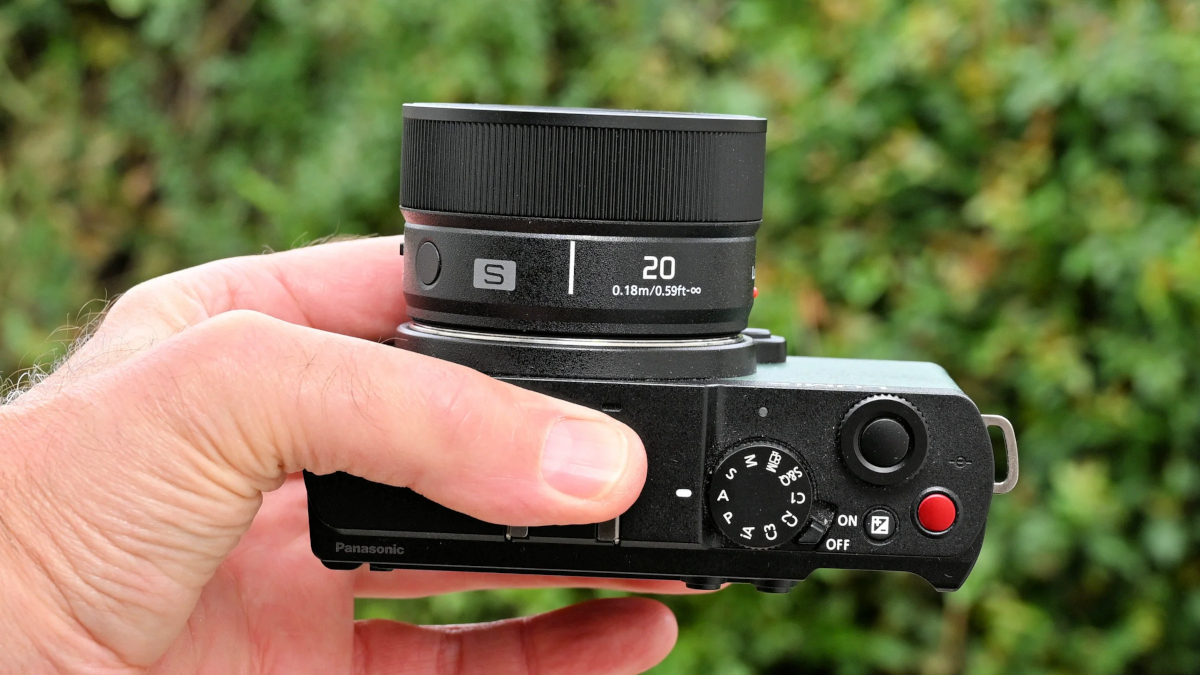 Panasonic Lumix S 20mm F/2.5