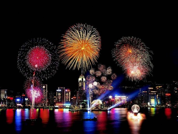 new-year-fireworks-hong-kongb