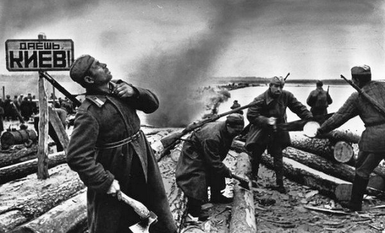 Евгений Халдей известные военные фотографии