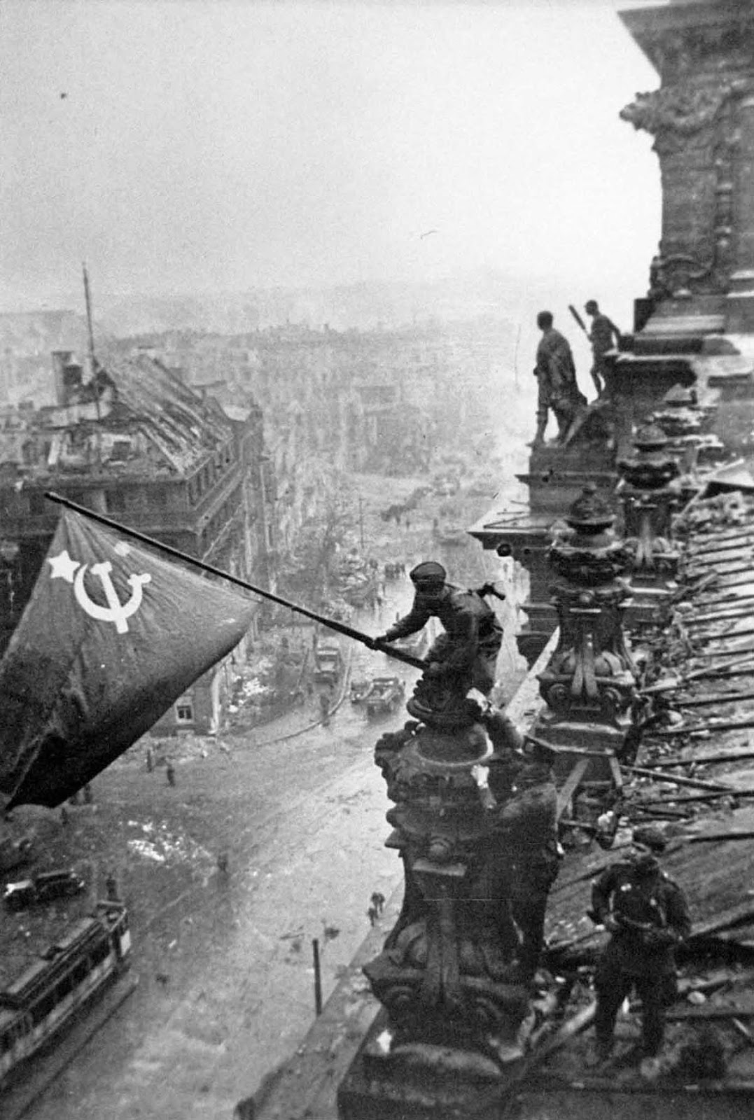 Знамя над Рейхстагом Евгений Халдей фотография